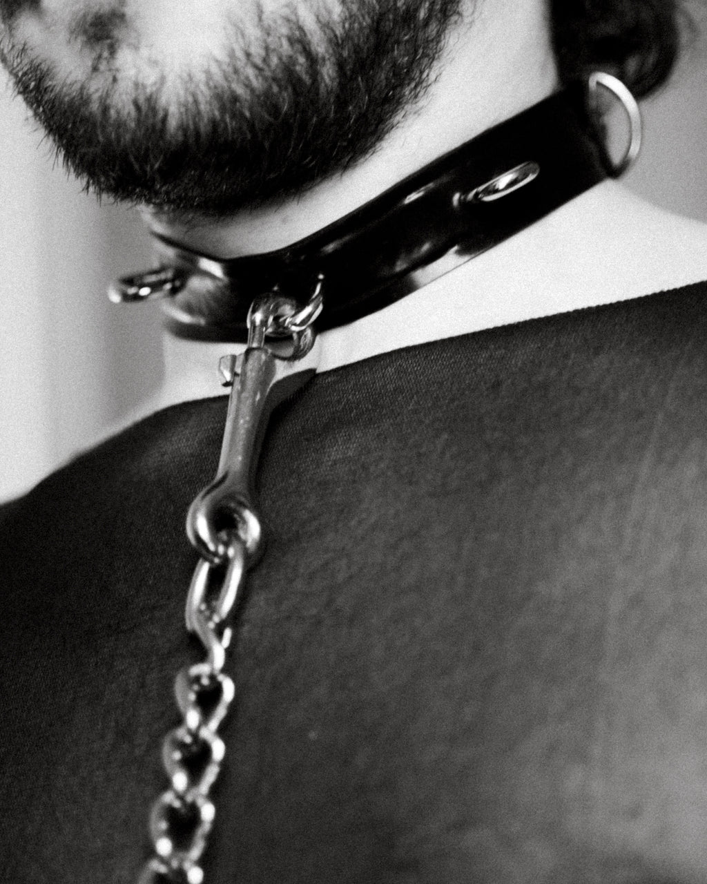 Laisse chaînes et latex unisexe