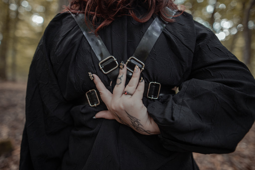 Harnais poitrine triple bande en latex unisexe