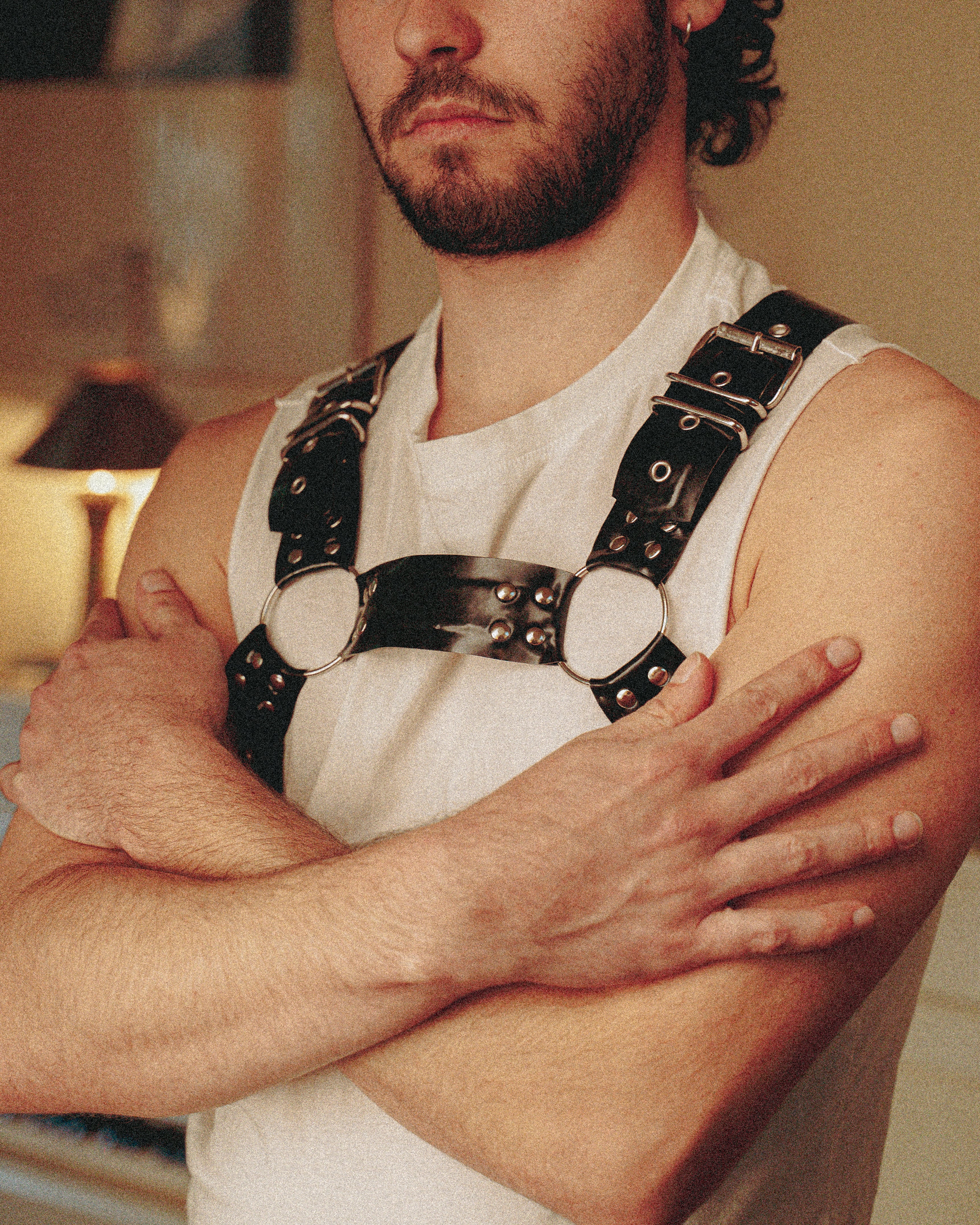 Harnais de poitrine H en latex unisexe ( bulldog )