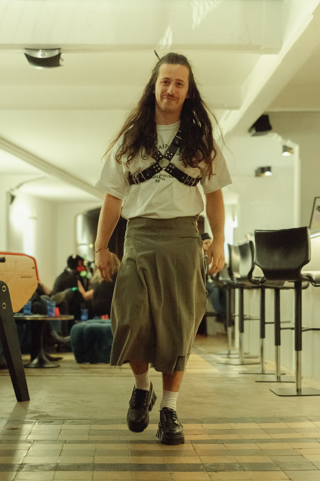 Harnais de poitrine X en latex unisexe