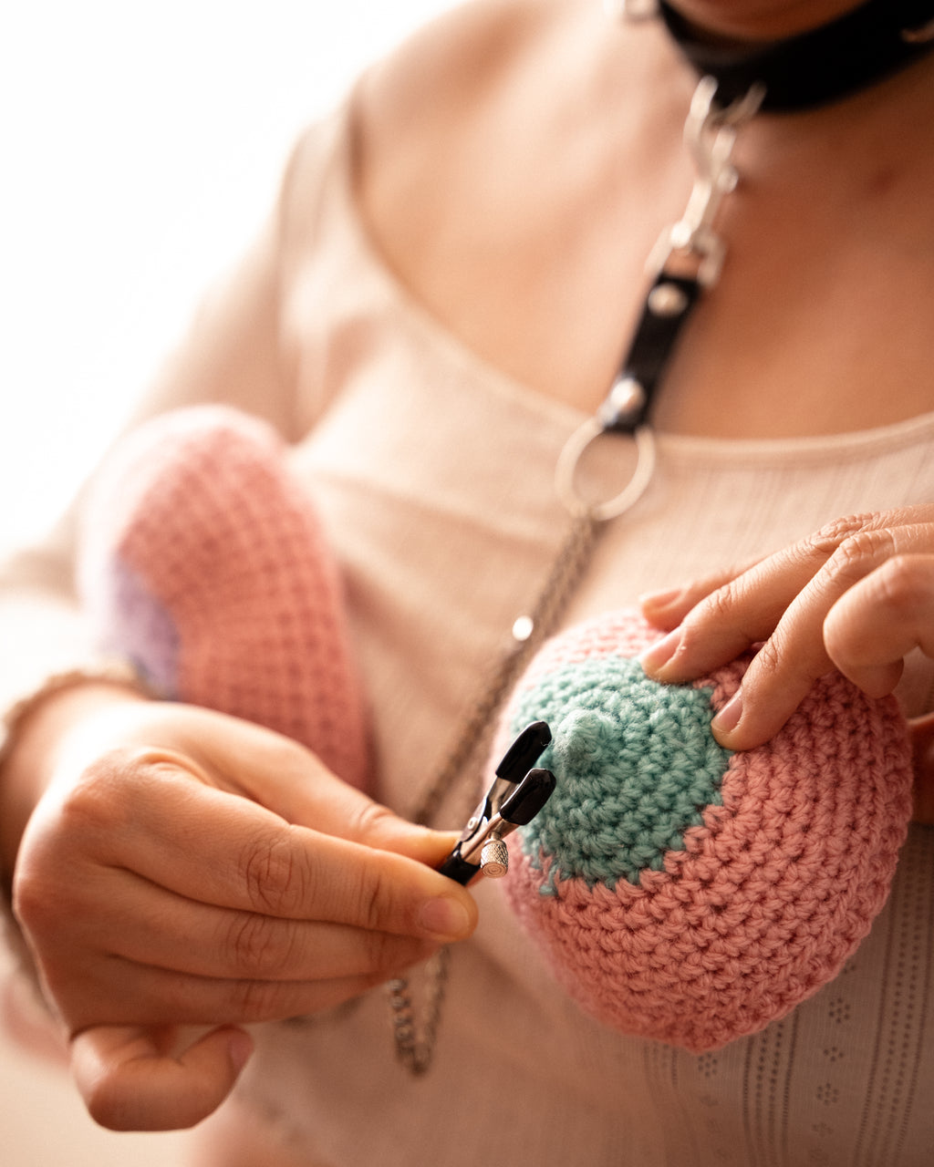 Pinces tétons en latex unisexe