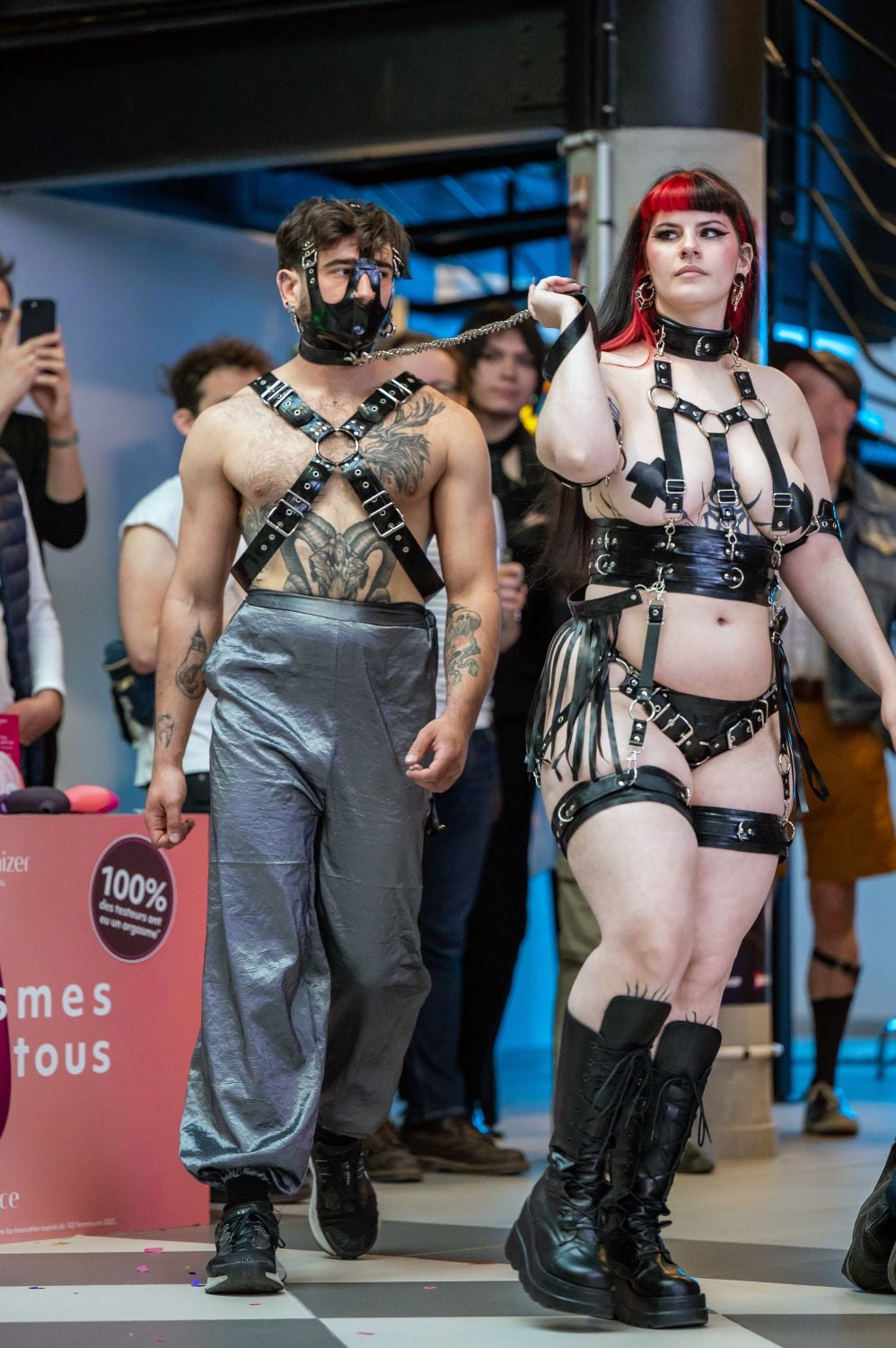 Harnais de poitrine X en latex unisexe