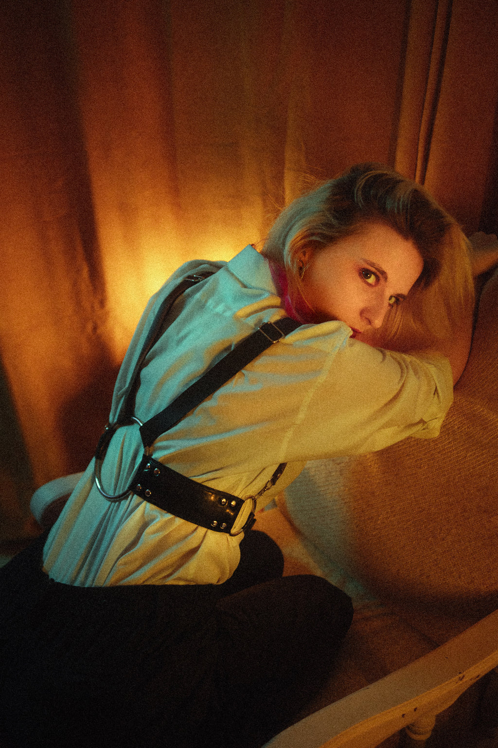 Harnais poitrine big O ring en latex unisexe