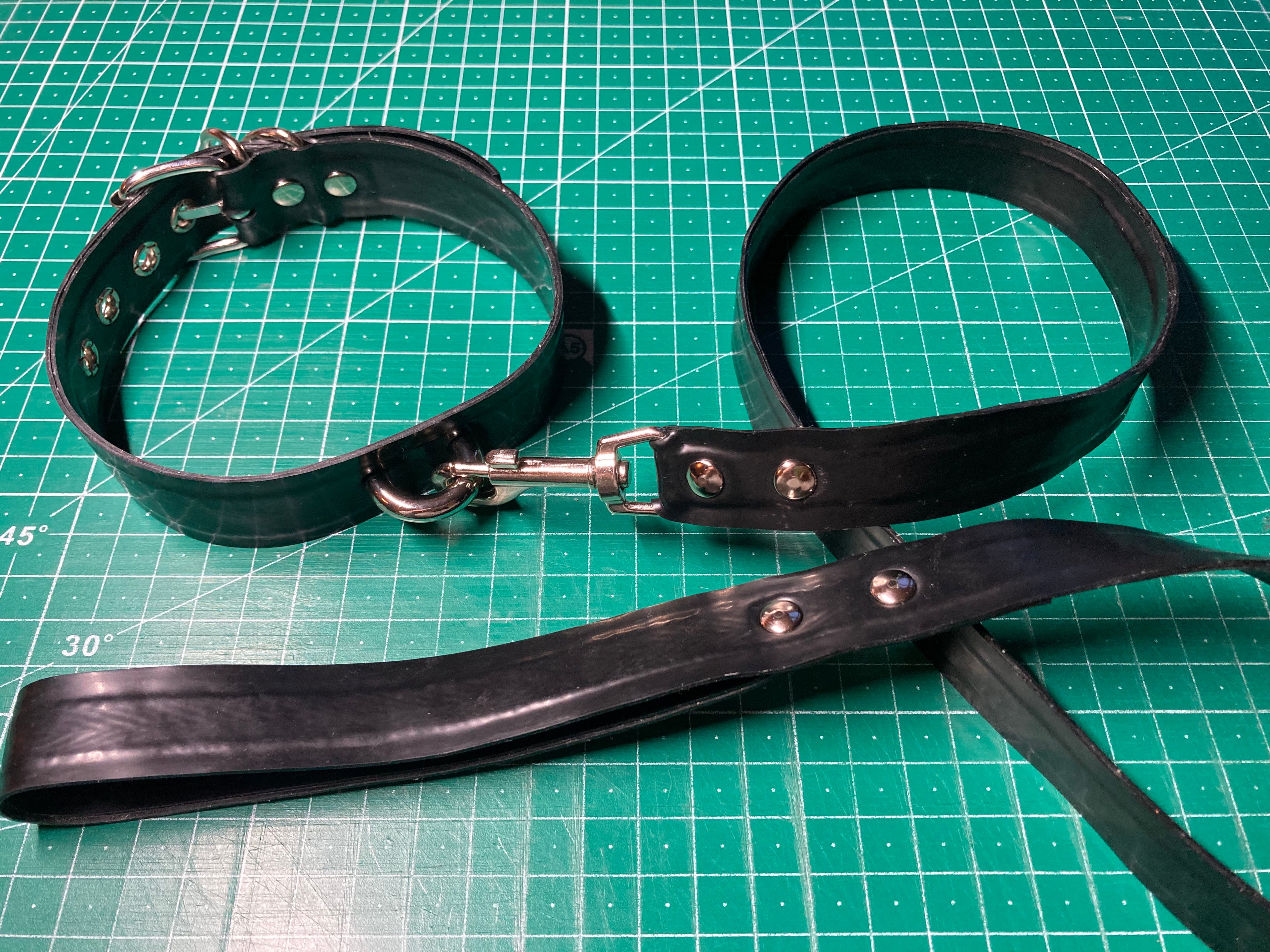 Laisse full latex unisexe