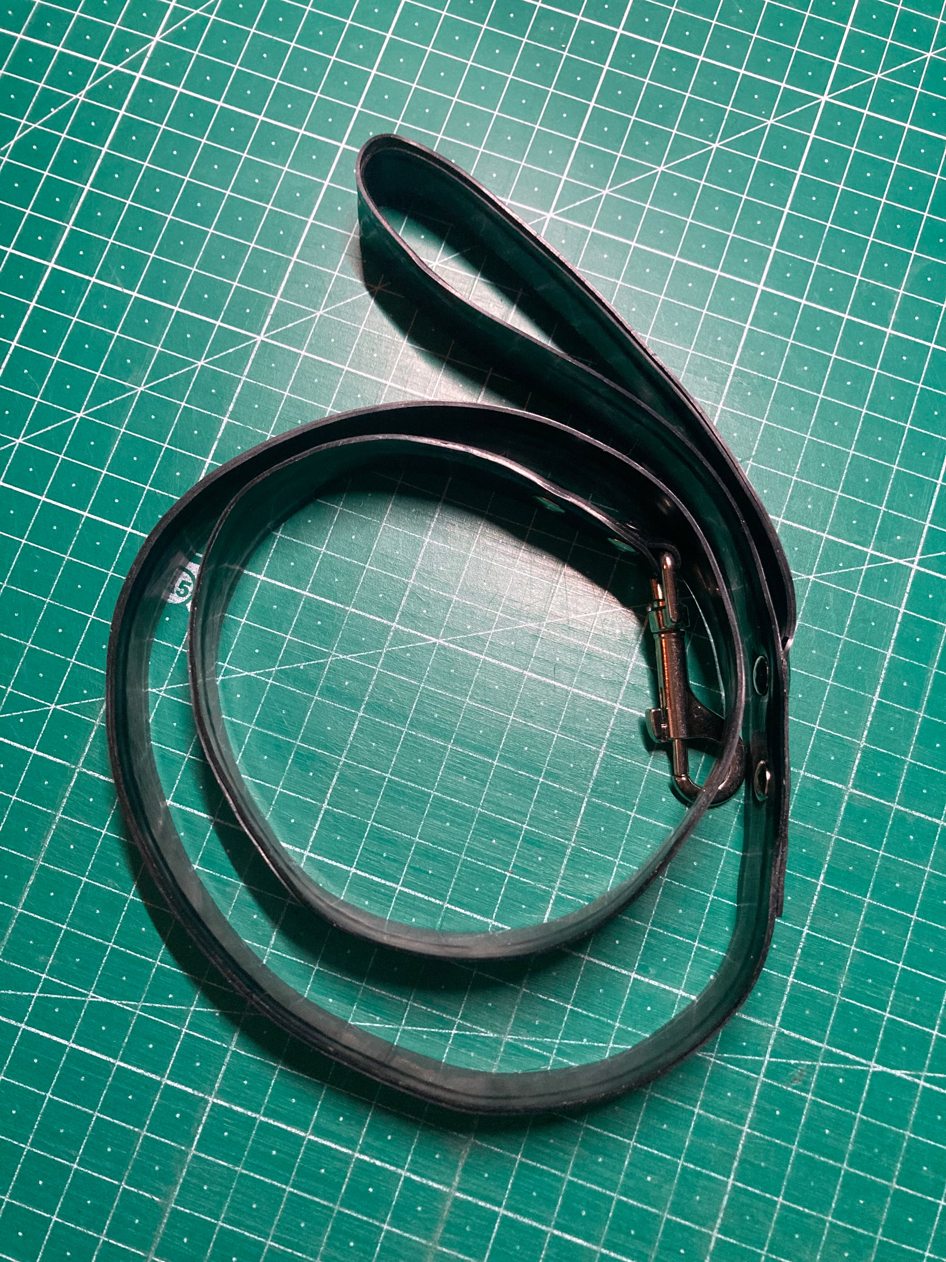 Laisse full latex unisexe