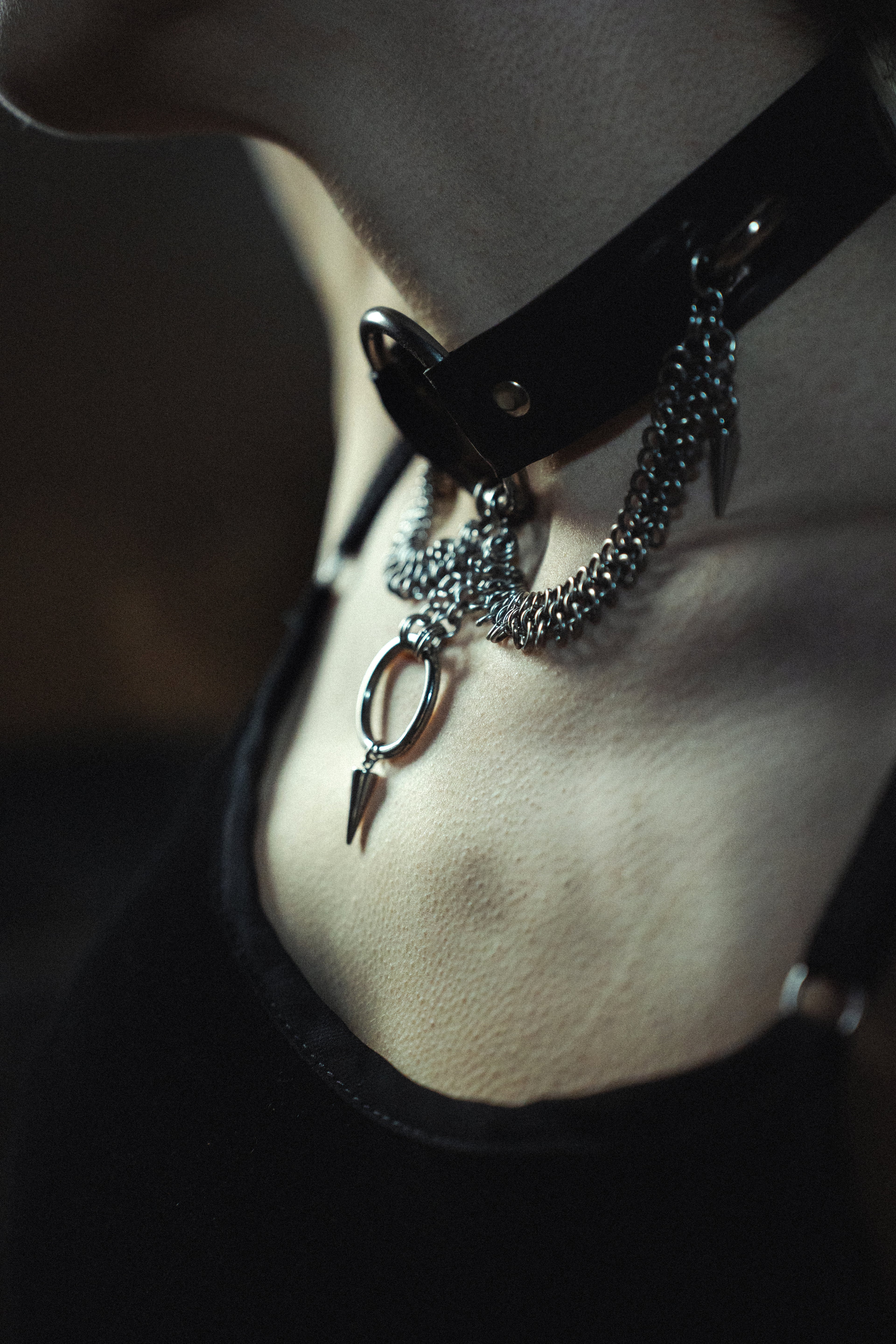 Choker collab TheCursedChains en latex unisexe