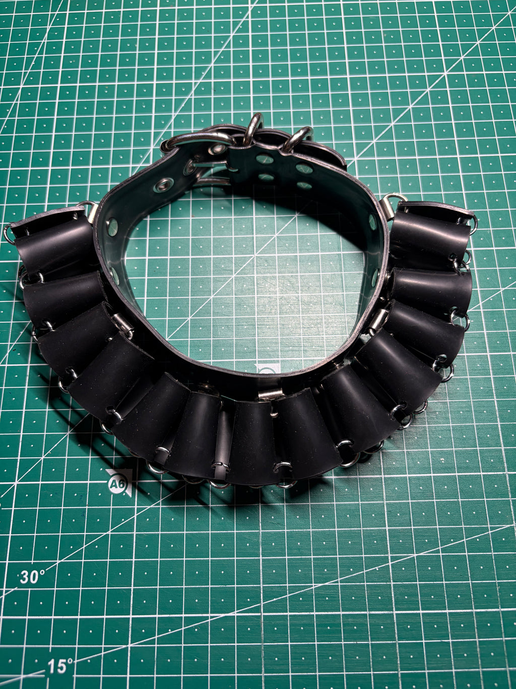Choker circus en latex unisexe