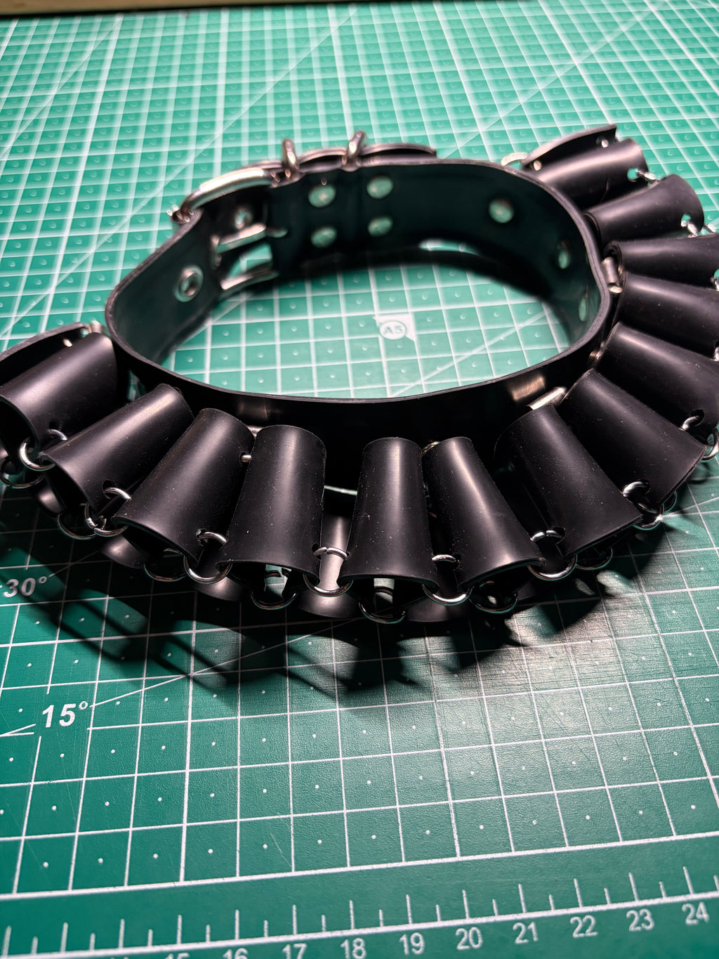 Choker circus en latex unisexe