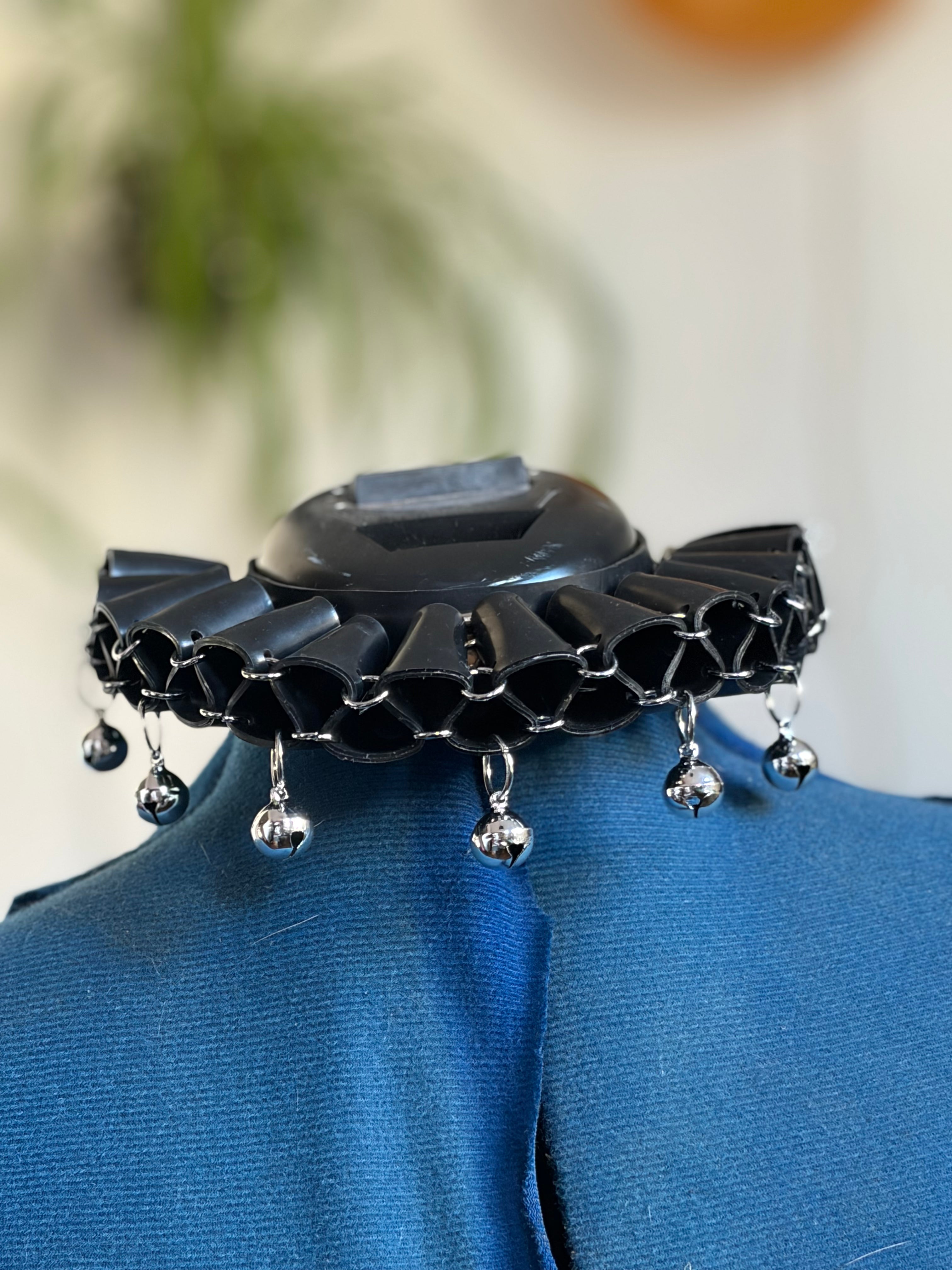 Choker circus en latex unisexe
