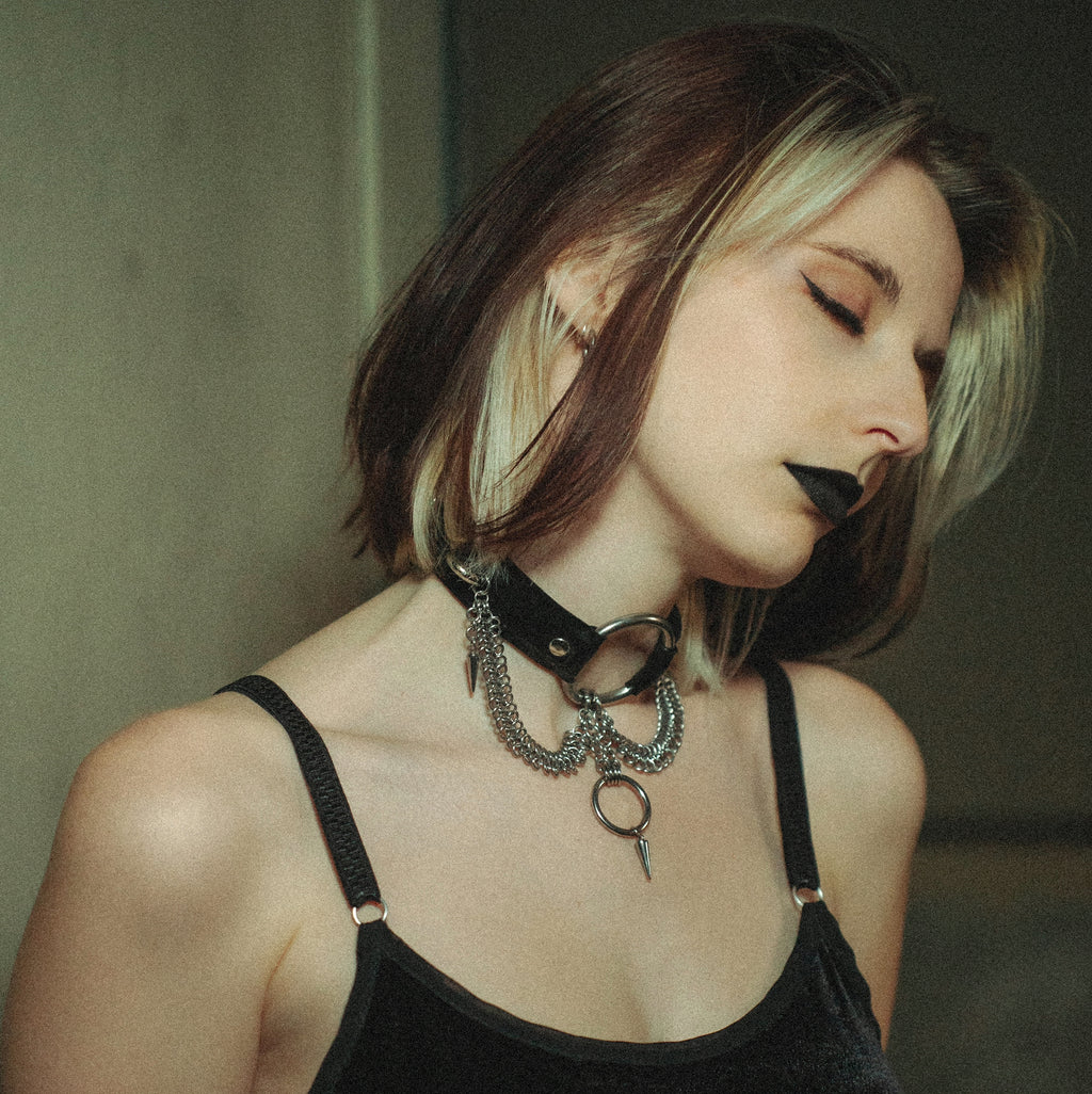 Choker collab TheCursedChains en latex unisexe