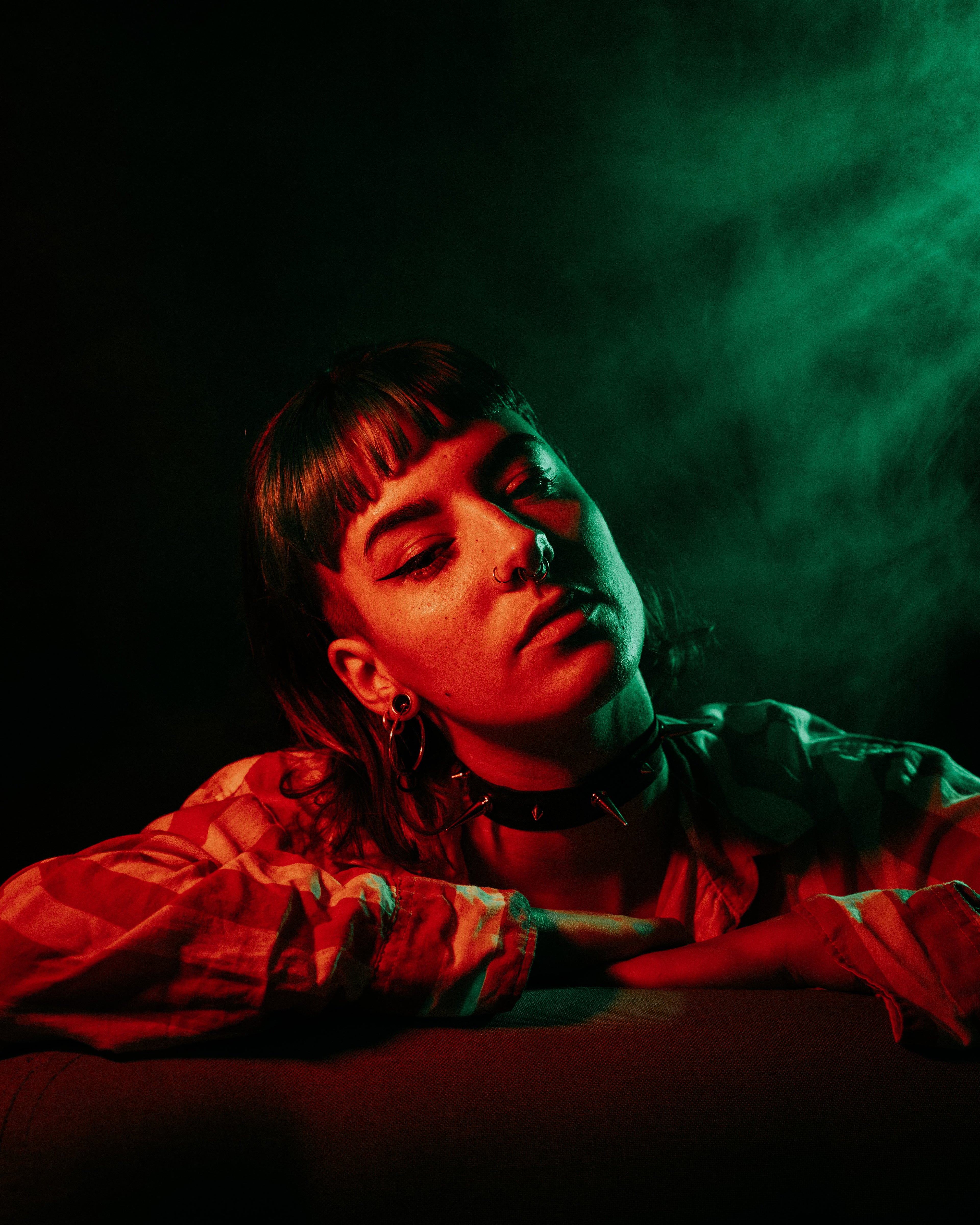 Choker clous piques en latex unisexe