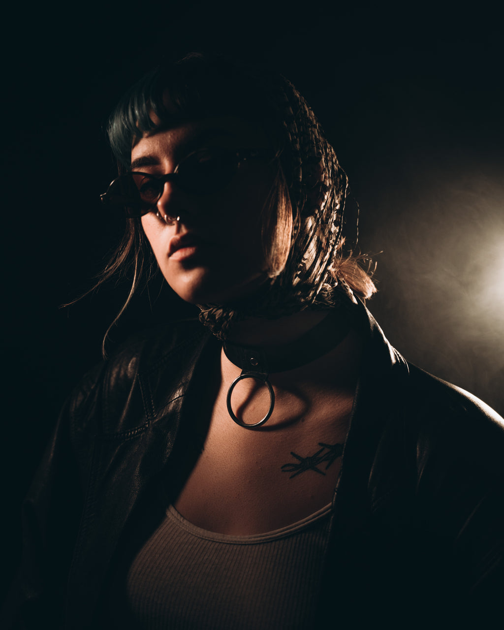 Choker O ring suspendu en latex unisexe