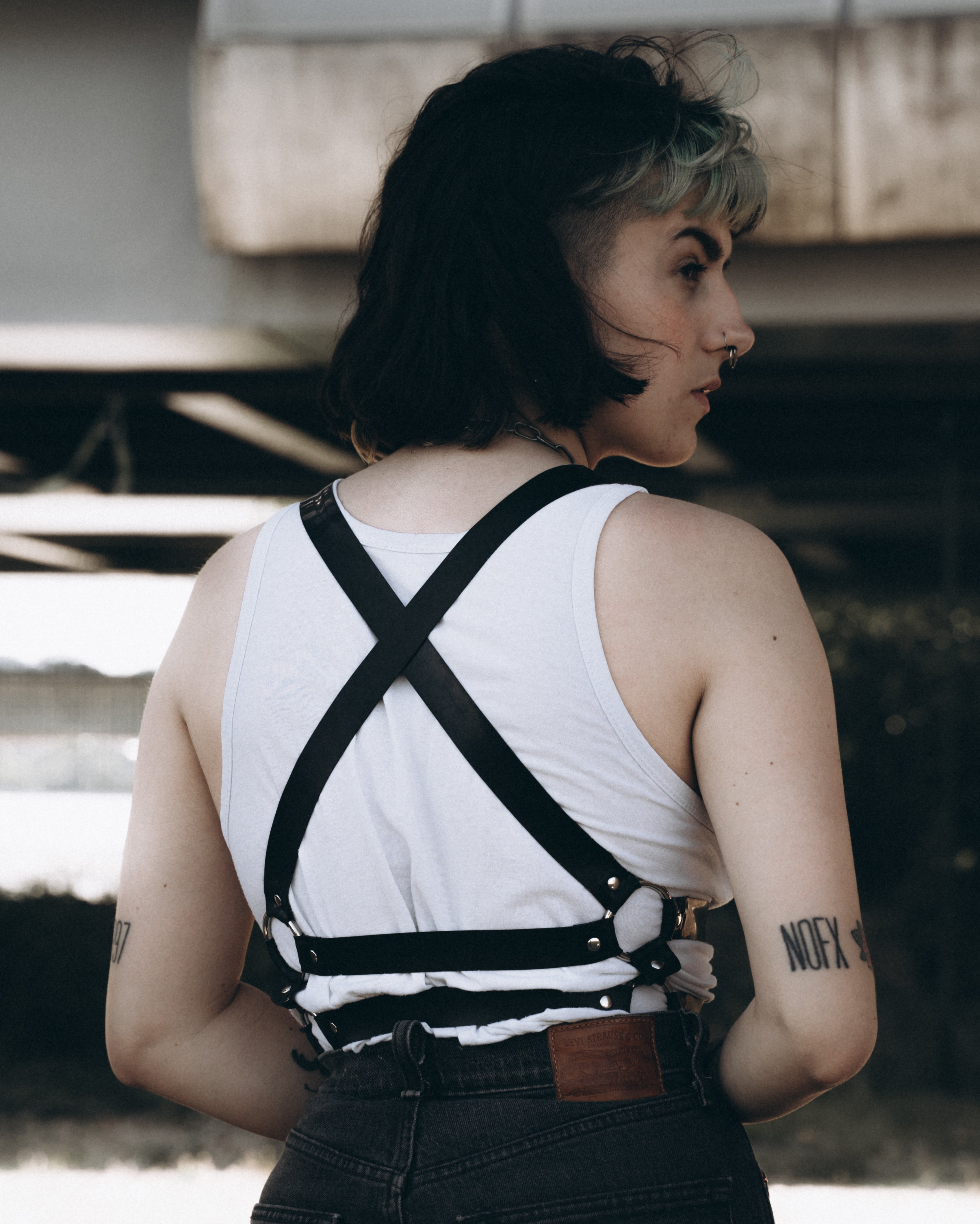 Harnais poitrine double bande en latex unisexe