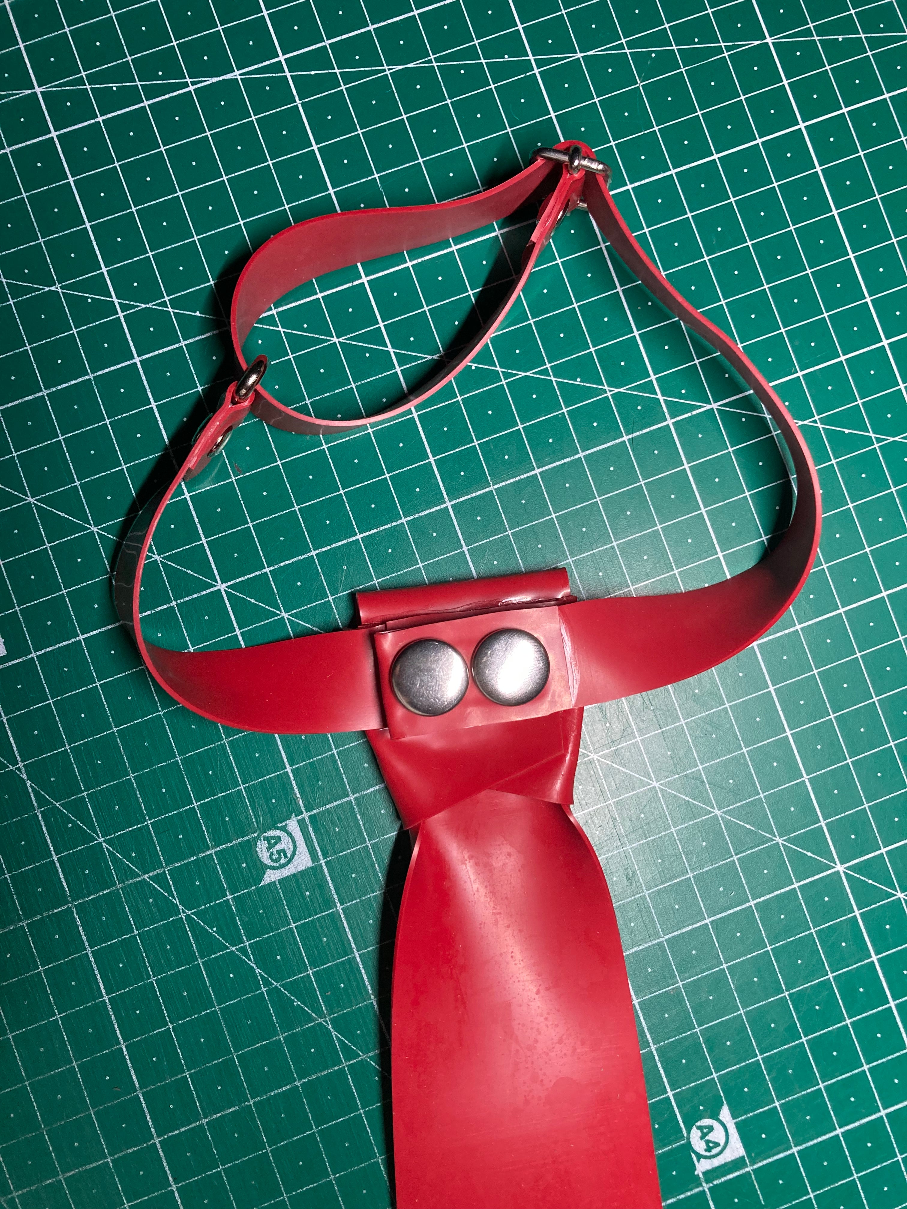 Cravate en latex unisexe