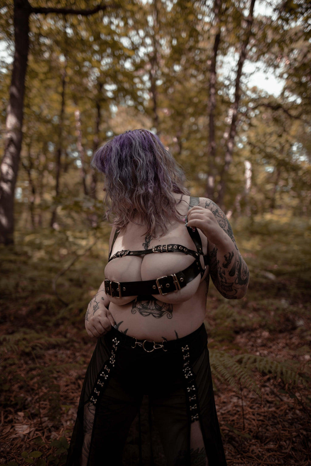 Harnais poitrine triple bande en latex unisexe