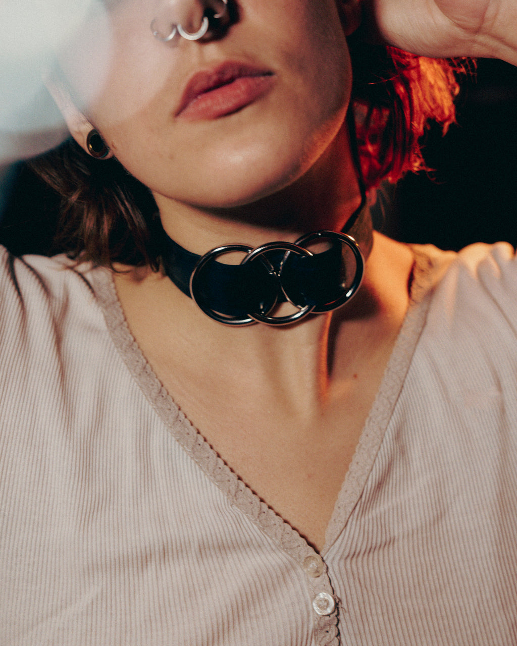 Choker triple O ring en latex unisexe