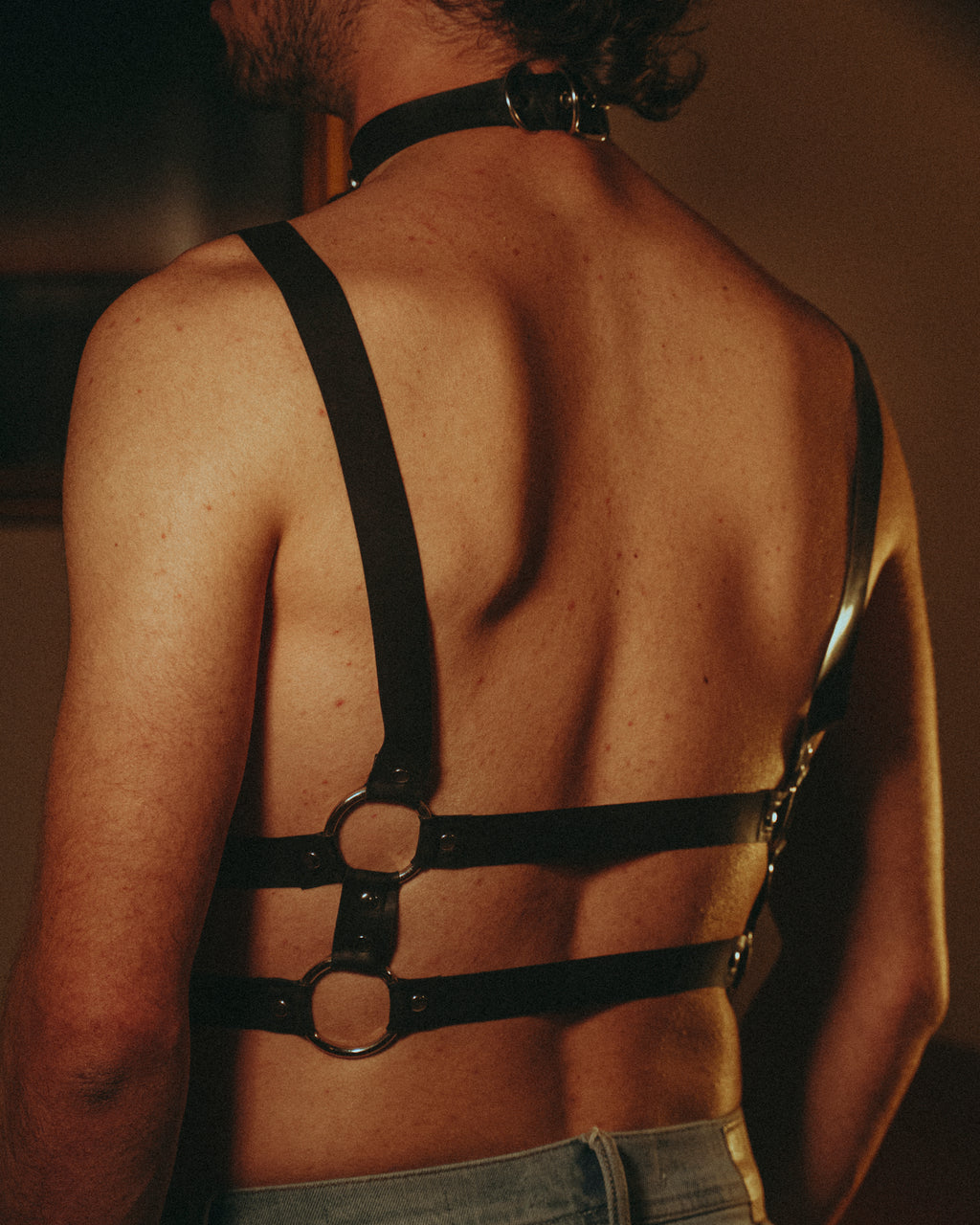 Harnais poitrine double bande en latex unisexe